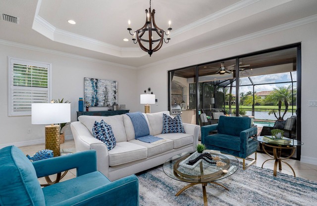 HOU LA LA! Bonita National Home, Pool / Spa, 3 Bdr + Den / 4th Bdr, 2 sdb, Golf & plus!