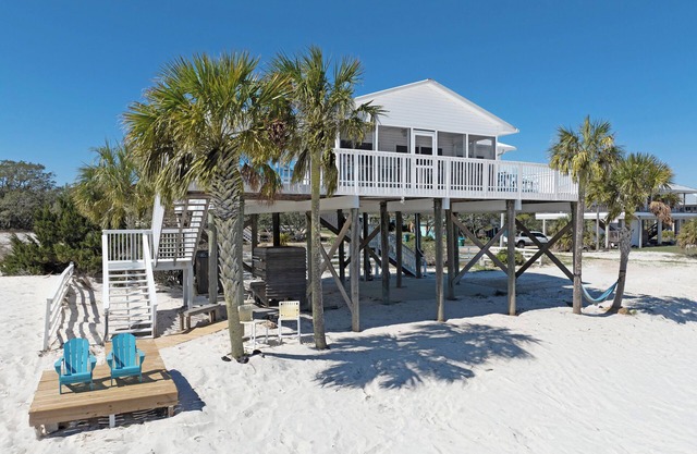 Paradise Found ~ Direct Beachfront Florida Oasis
