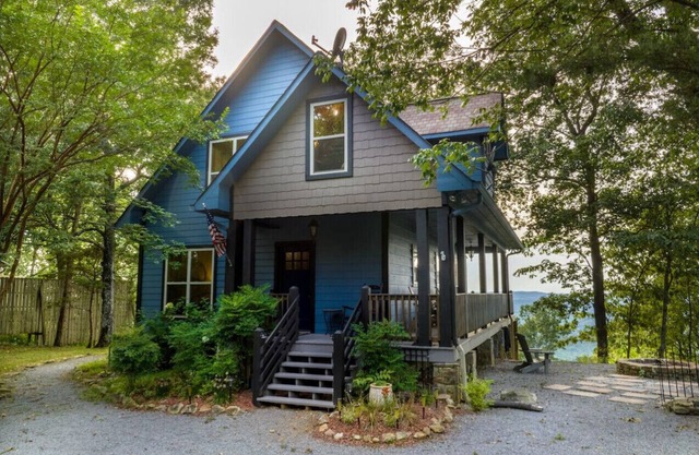 Paradise Found! Mountain & Sunset Views l Wrap Around Porch l Hot Tub