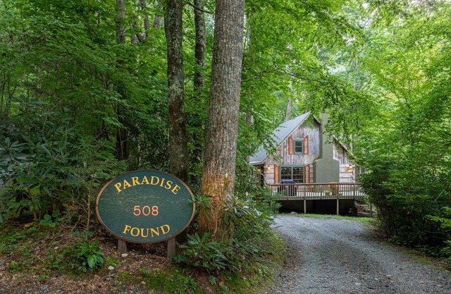 Un paradis trouvé - Cabane pittoresque sur la rivière avec bain à remous, porche, animaux de compagnie!