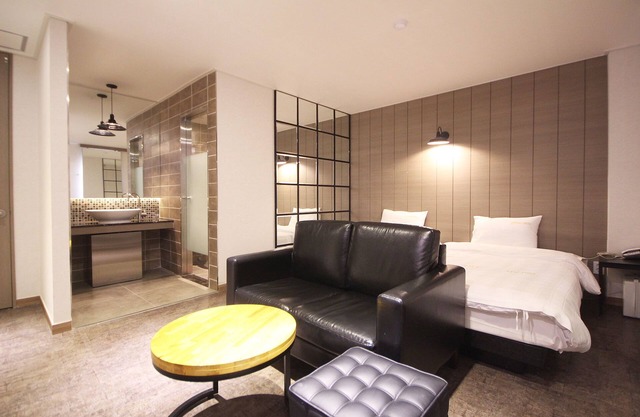 Paradise Hotel