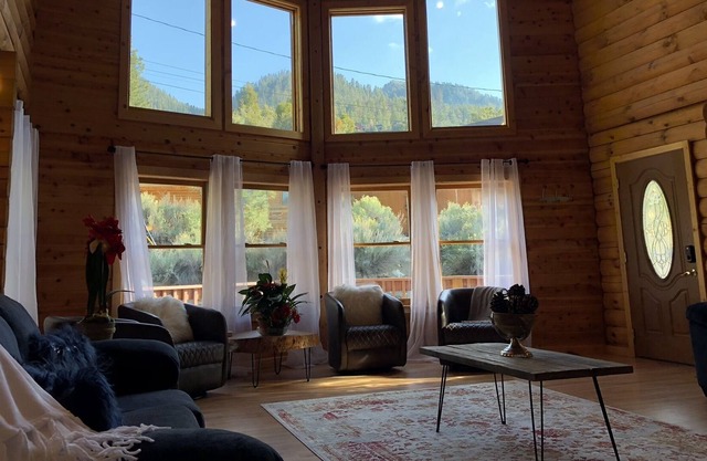 Paradise in the Pines - 3000sq ft Mountain Getaway