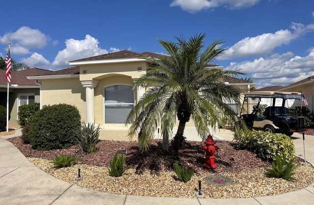 Paradise in The Villages!! Includes 4-seat Golf cart