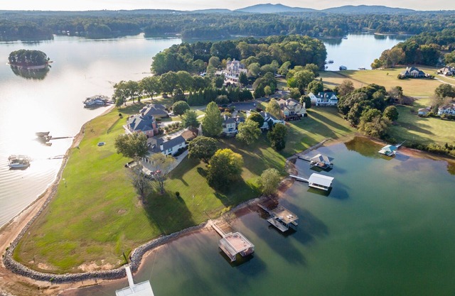 Lakefront House Escapade!