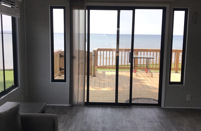 Paradise on the lake! Relax and listen to the real waves! Not a podcast!