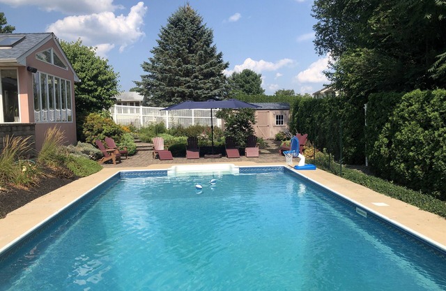 Paradise Outside Chocolatetown with Pool