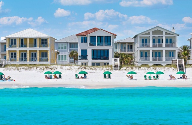 Paradise Pointe - Gulf-Front in Destin Pointe, Private Beach Access, Free Bikes!