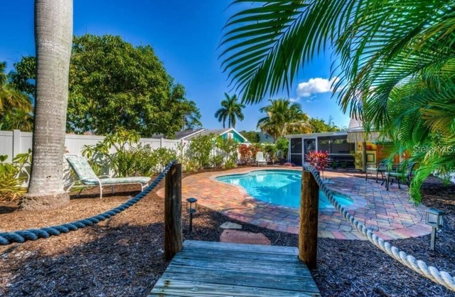 "Paradise" & Private Heated Pool