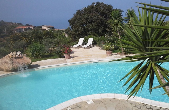 Finca de 2,5 hectáreas con vistas al mar y piscina privada