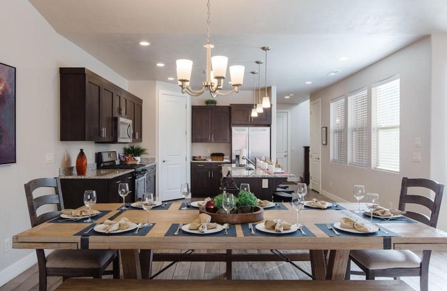 Paradise Village 58 l Sweet Retreat Private Hot Tub, Gaming Console, Community Resort Style Pool and Water Park
