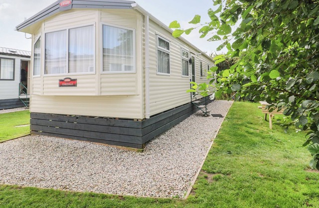 PARBOLA 18, pet friendly, with pool in Gwinear