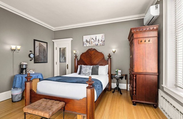 Park Avenue Suite w/ Jacuzzi & Fireplace