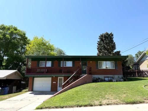 Park Home- Parkside Haven for Families & Pets
