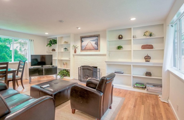Park Like Setting 3 Bedroom Duplex