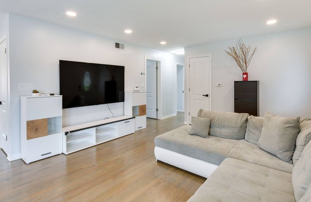 Park Ridge Vacation Rental: 17 Mi to Chicago