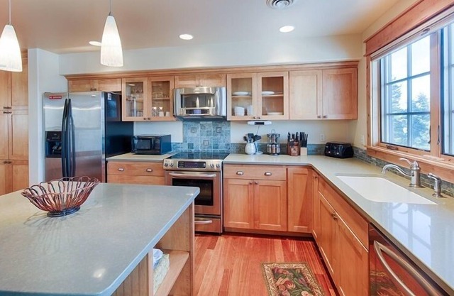 Park Street Penthouse East: Downtown McCall, Lake Views, Air Conditioning