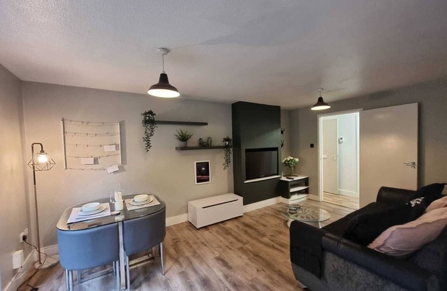 de Luxe-Vue sur Jardin-Appartement-Salle de bain-2 bed 1 bath apartment