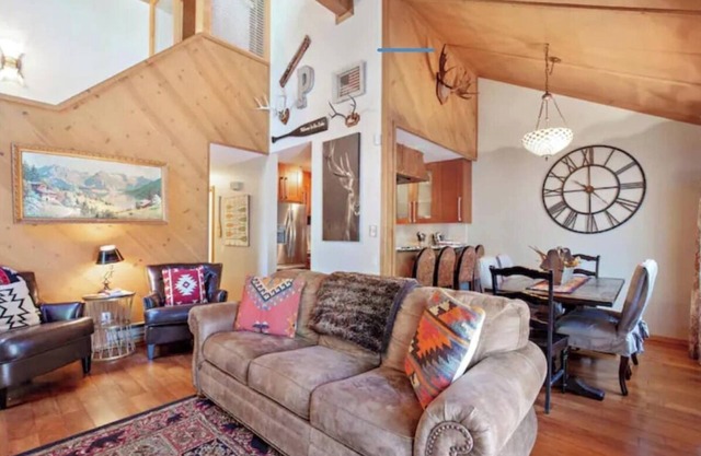Parker's Peak- Pool, Spa, Fireplace, WiFi, Gated!
