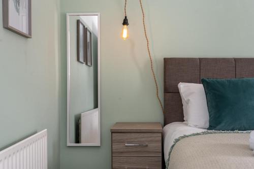 Parking, 2 Bathrooms, Dining space & Garden