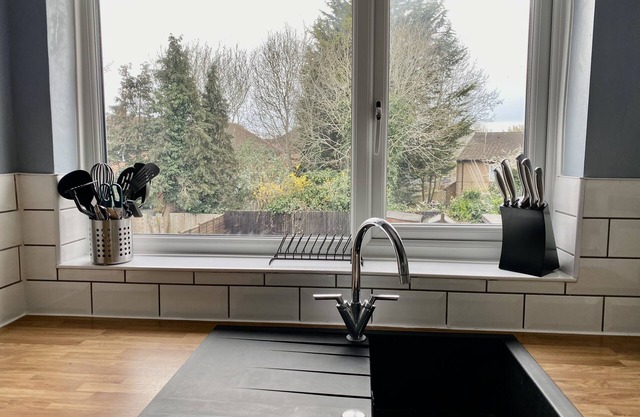 Parking for 2 /Garden /Long Stays /Sleeps 5