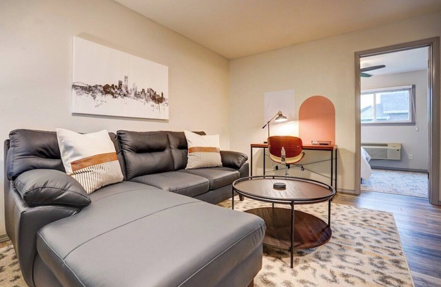 Parking + Pets + Private Entrance +Near Med Center