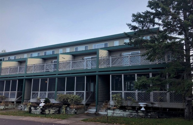 Condo du centre-ville en face de la plage de Joni sur l'île Madeline