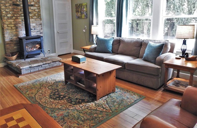 Parkside Cottage- surplombe la crique et le parc municipal