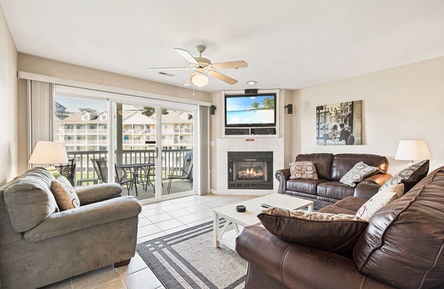 Parkview Bay Condo donne sur la piscine et le lac, très bien situé près du centre commercial, une connexion Wi-Fi gratuite!