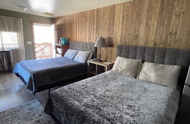 ParkWay Yellowstone Guest House 2