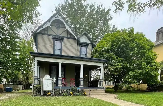 Parris on Main - Perfect for downtown Shelbyville, Bourbon Trail, and the Derby