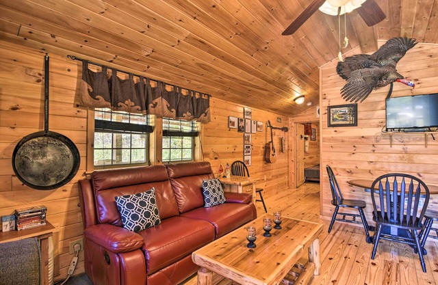 Parsons Semper Fi Cabin w/ Fire Pit!