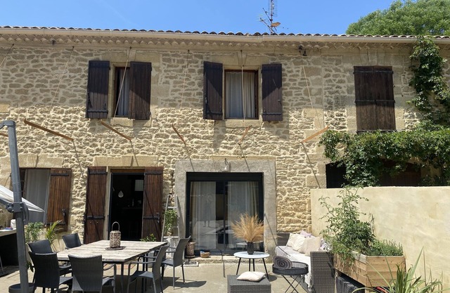 Partie de Mas , 2 chambres, jardin , piscine