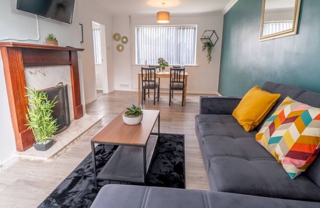 Pass the Keys | Beautiful 6 Guest Home with free parking
