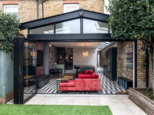 Pass the Keys Gorgeous 4 bedroom with parking Kingston London