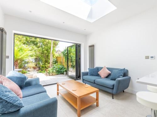 Pass the Keys Stunning 4Bed Oasis in Kingston With Parking
