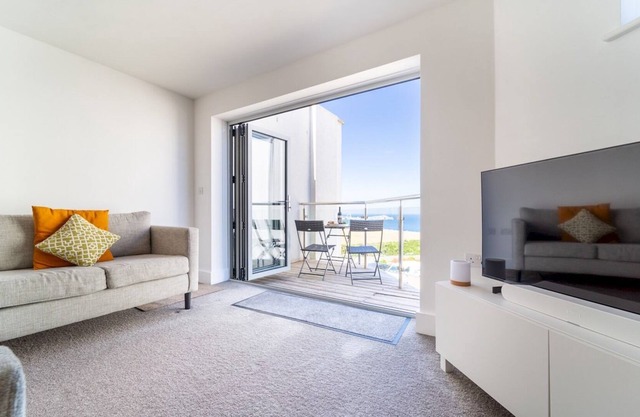 Pass the Keys | 2 Bedroom Escape in Newquay with Sea View