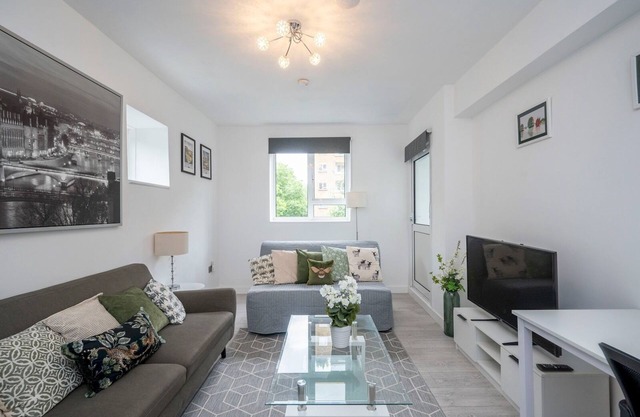 Pass the Keys | 3BR Gem near Soho & Euston | Balcony & Charm