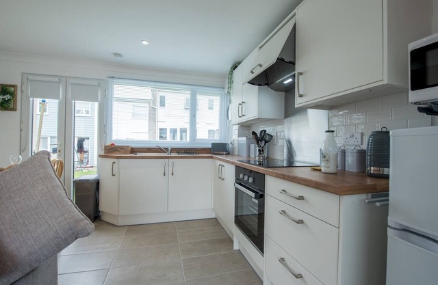 Pass the Keys | 4 Bed Chalet Fully equipped w Free Parking WiFi