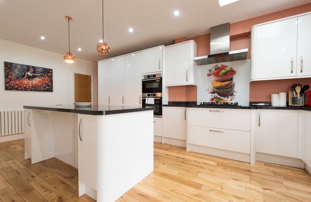 Pass the Keys | 4 Bed house + Parking, 5 mins Sidcup Station