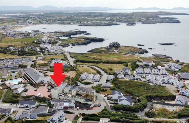Pass the Keys | Beautiful 3 bedroom apartment with Pool Access