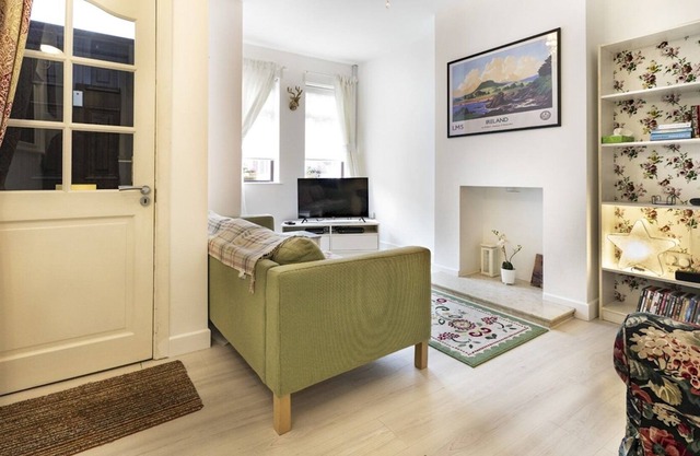 Pass the Keys | Beautiful 2BR Home w Lovely Garden Beside Cafes
