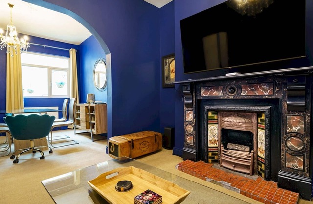 Pass the Keys | Beautiful & Spacious 4 Bed | Historical W. Belfast