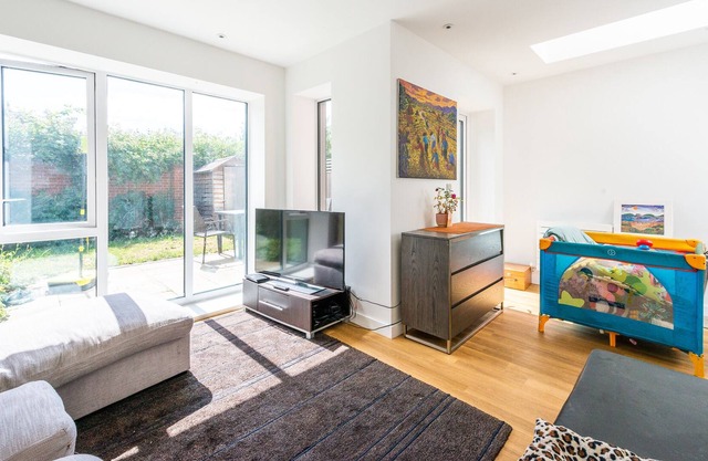 Pass the Keys | Beautiful Townhouse in Acton