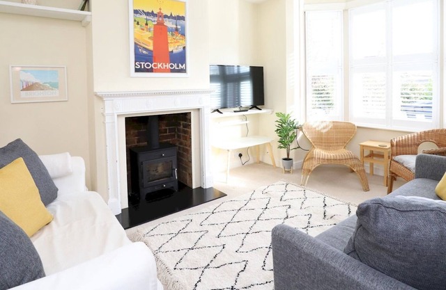 Pass the Keys | Beautiful Victorian 3 Bed Townhouse
