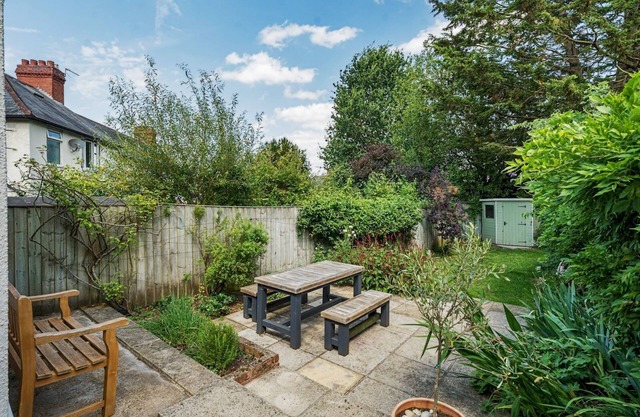 Pass the Keys | Beautiful 3BR Garden Home - 2 x Parking - Oxford