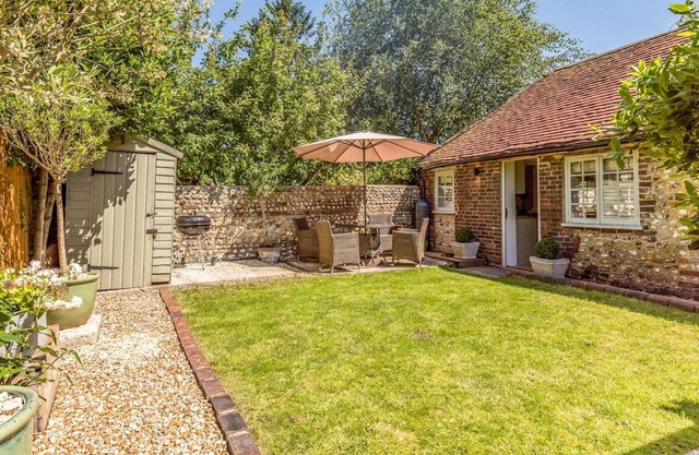 Pass the Keys | Charming Cottage with pretty Private Garden