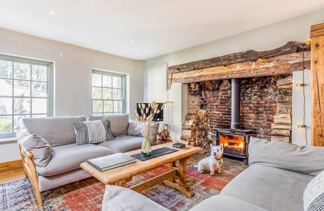 Pass the Keys | Charming Downland Cottage