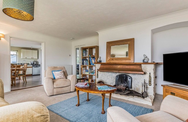 Pass the Keys | Charming Harbourside Cottage