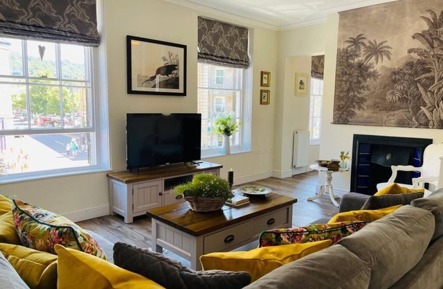 Pass the Keys | Cobblers Rest Luxury Elegance & Central Location