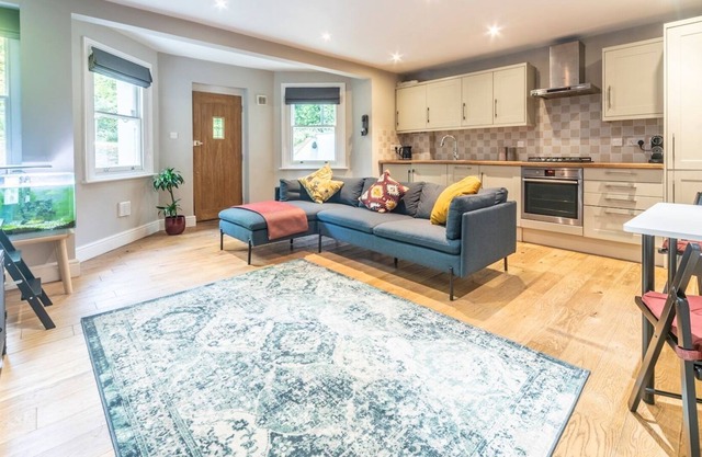 Pass the Keys | Comfy Apartment With Garden And Free Parking